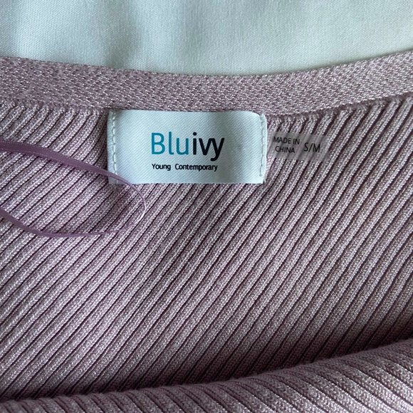 Asymmetrical Dolman Ottoman | Lilac - Picture 2 of 5